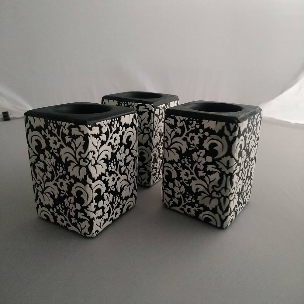 Vintage Black & White Floral Damask Resin Cube Tea Light Holders (Set of 3) - Picture 10 of 12